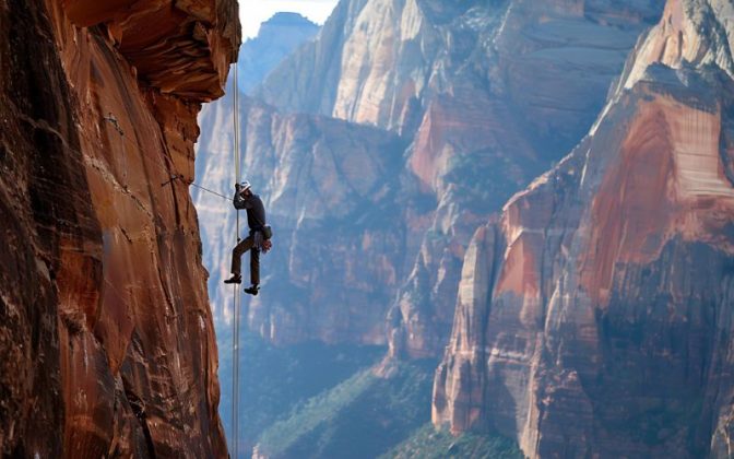 5 Tips Keamanan Rappelling, Cermati Perlengkapannya!